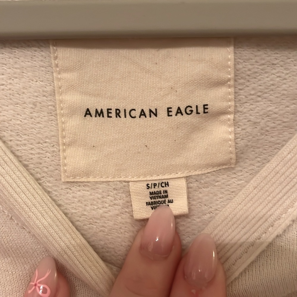 American Eagle Cropped Sweatshirt - Picture 2 of 4